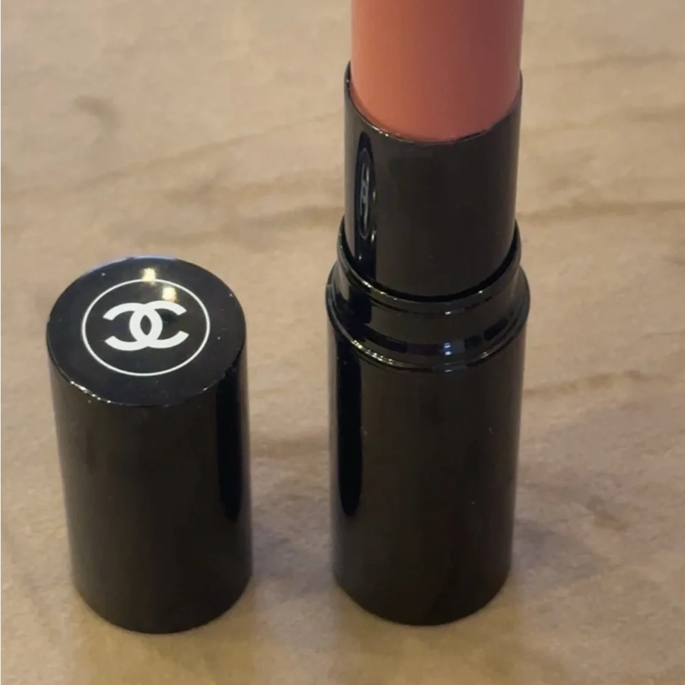 chanel baume essentiel multi-use glow stick in morning dew